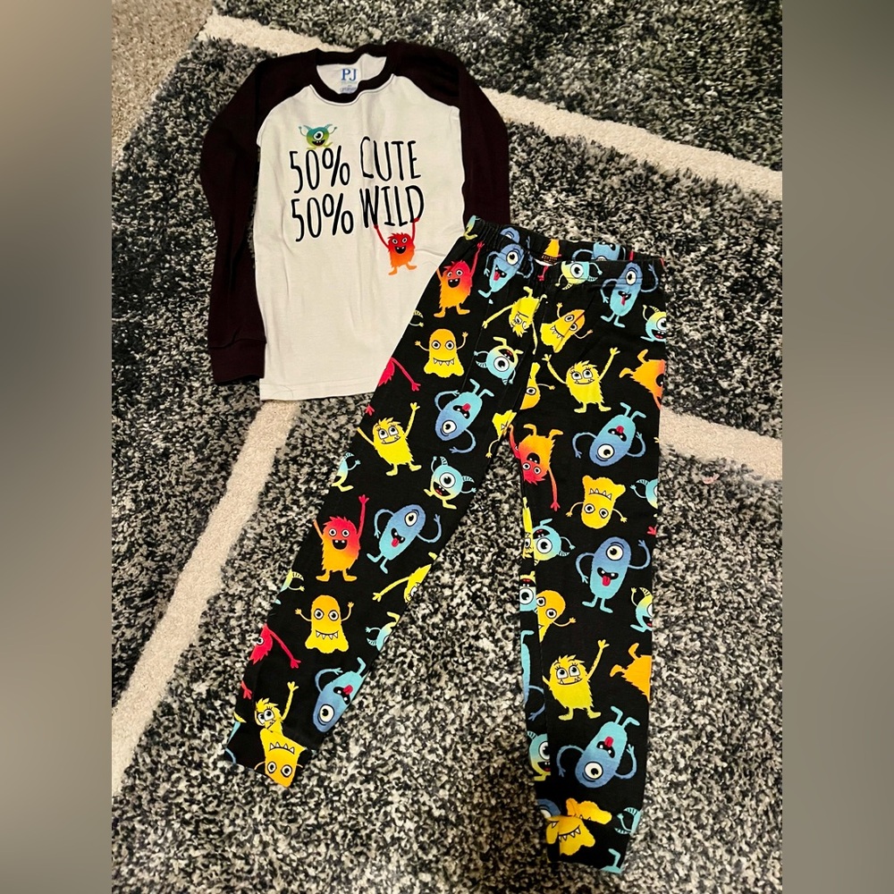PJ Place 5T Long Sleeve Two-Piece Monster Pajama Set NWOT